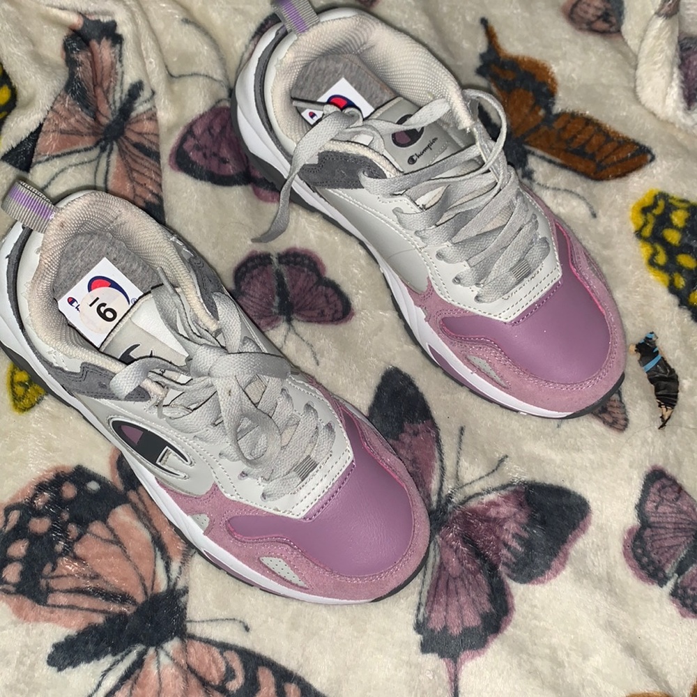 women’s shoes- size 9 but runs an 8